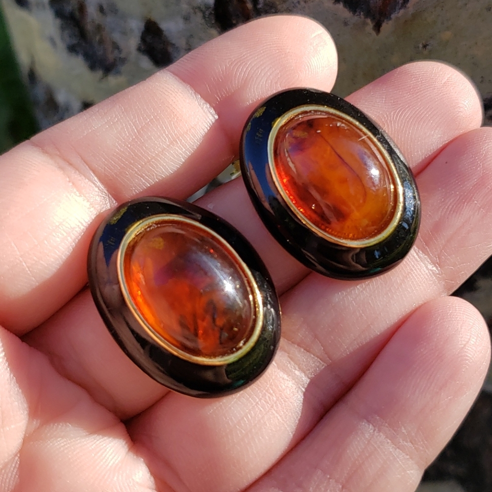 Vtg Swirled Rooter Lucite Cabochon Enamel Earrings - Picture 3 of 13